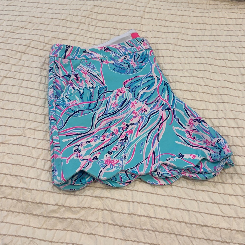 Lilly Pulitzer Turquoise Pink Navy Floral Scallop Hem Shorts size 12 EUC - Picture 8 of 9
